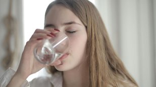 How morning water helps in weight loss and digestion