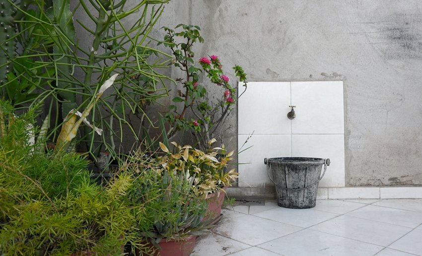 How to clean dirty bathroom bucket