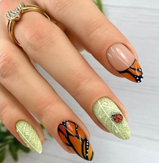 How to match your nails with your dress