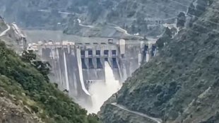 Indus Waters Treaty, India-Pakistan water dispute, Baglihar dam, Salal dam, Baglihar dam sediment flushing