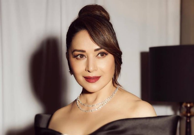 Juda hairstyle for saree