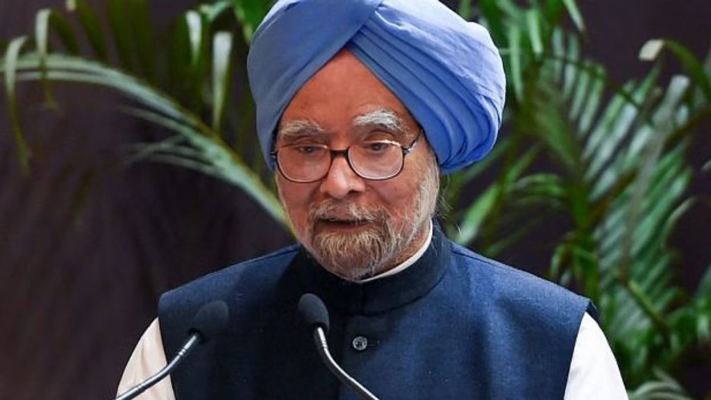 Manmohan Singh Portrait SGPC, Shiromani Gurdwara Parbandhak Committee, sikh scholars criticize SGPC