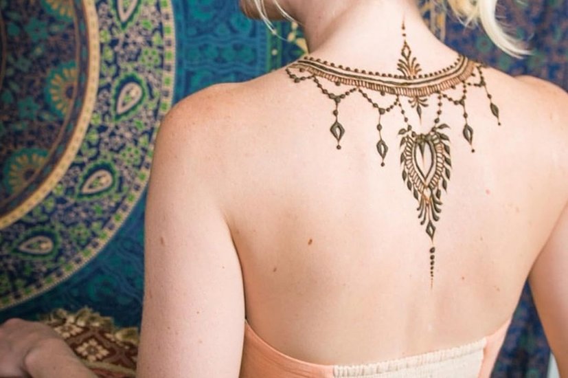 Mehendi Designs for Deep Neck Blouse