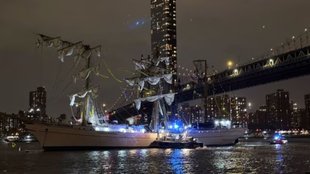 Mexican navy ship crashes, Brooklyn Bridge, Mexican Navy ship accident