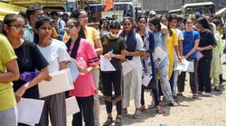 NEET UG 2025: नीट यूजी परीक्षा कल, इन डॉक्यूमेंट्स के बिना ना जाएं सेंटर; ड्रेस कोड का भी ध्यान रखें कैंडिडेट्स