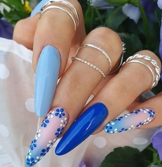Outfit matching nail art