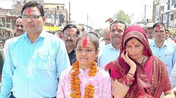 MP Board 12th Topper Priyal Dwivedi: मैहर की प्रियल द्विवेदी बनीं टॉपर, IAS बनने का है सपना; डीएम मैडम ने दी बधाई