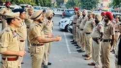 Punjab News: पंजाब में पुलिस की मौजूदगी में युवक और उसकी पत्नी पर तलवारों से हमला, कानून व्यवस्था पर गंभीर सवाल