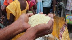 दिल्ली आपूर्ति निगम की बड़ी लापरवाही, 4 लाख लोगों को नहीं मिला उनके हक का राशन