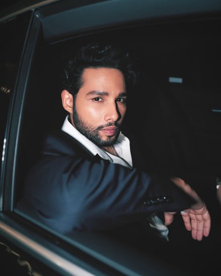 Siddhant Chaturvedi educational background