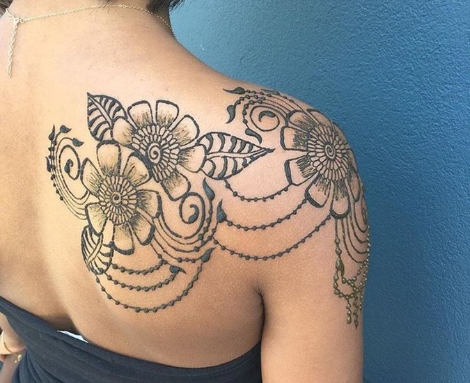 Stylish Shoulder Mehendi Designs