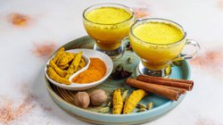 रात में चाहिए अच्छी नींद? सोने से पहले पिएं ये 4 ड्रिंक्स, पूरे दिन की थकान हो जाएगी छूमंतर