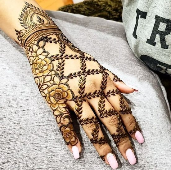 Trendy Mehndi for Party Wear