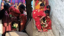 विदाई में मां के लिए ऐसा रोई दुल्हन, Viral Video देख भावुक होने के बजाय यूजर्स की छूट गई हंसी, कहा – इतनी खतरनाक…