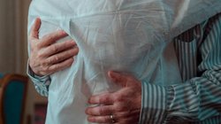 मेरे बचपन का प्यार है… 60 साल का वकील, 50 की डॉक्टर को लेकर भागा, प्रेमिका के इंतजार में नहीं की थी शादी