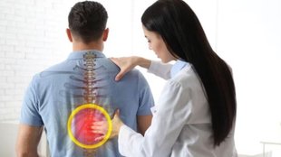 kamar dard, kamar dard se kaise rahat paye, kamar dard ka karan, kamar dard kyu hota hai, bad posture, spine problems