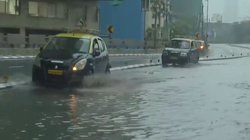 Mumbai Rain: महाराष्ट्र में भारी बारिश, जाम और जलभराव से बेहाल हुए पुणे के लोग; देरी से चल रहीं ट्रेनें