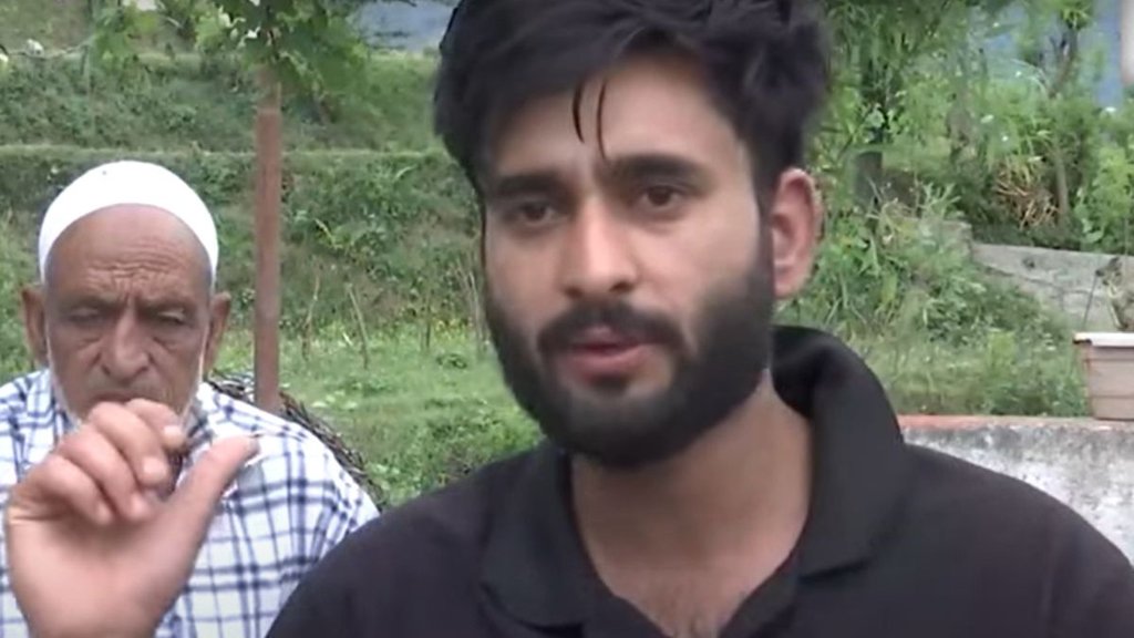 PAHALGAM TERROR ATTACK, WOMAN LEAVES FOR PAKISTAN