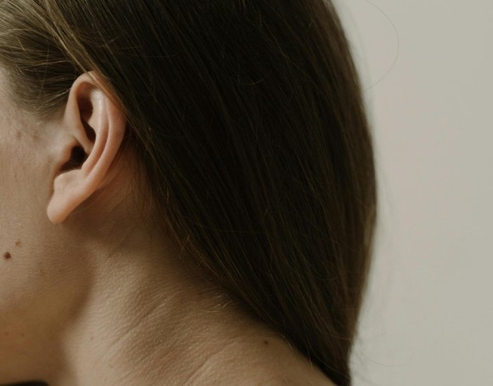 symptoms of ear wax