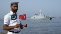 कराची पहुंचा तुर्की का युद्धपोत, पहलगाम तनाव के बीच भारत के लिए इसके क्या मायने?