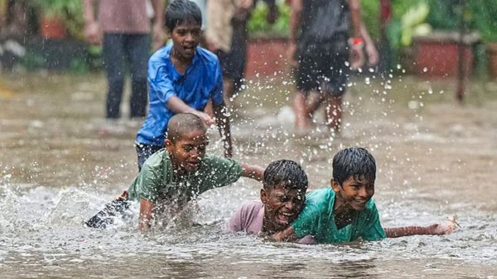 mumbai weather, mumbai mein baarish, delhi ncr weather update