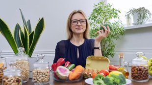 Anti-Aging Leaves, look 30 at age of 50 eat these 4 superfoods, look 30 at age of 50 eat, these 4 superfoods look 30 at age of 50 eat, women consume anti aging foods