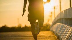 Walking Yoga: क्या है वॉकिंग योगा? यहां जानें इसके फायदे और करने का सही तरीका
