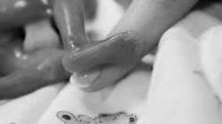 UP News: सहजनवा रेलवे स्टेशन के पास बिजली के तारों से लटका मिला मानव भ्रूण, जांच में जुटी पुलिस