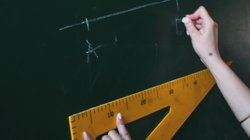 एक ही डिग्री पर 18 साल से सरकारी नौकरी कर रही थीं दो जुड़वां बहनें, लाखों की उठाई सैलरी, ऐसा खुला पूरा मामला