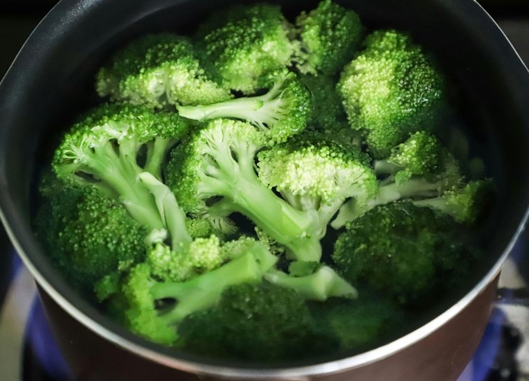 8 Brain Foods That Sharpen Your Memory and Keep Your Mind Young