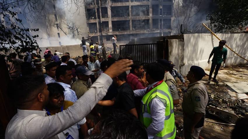 plane crash photos Gujarat Ahmedabad