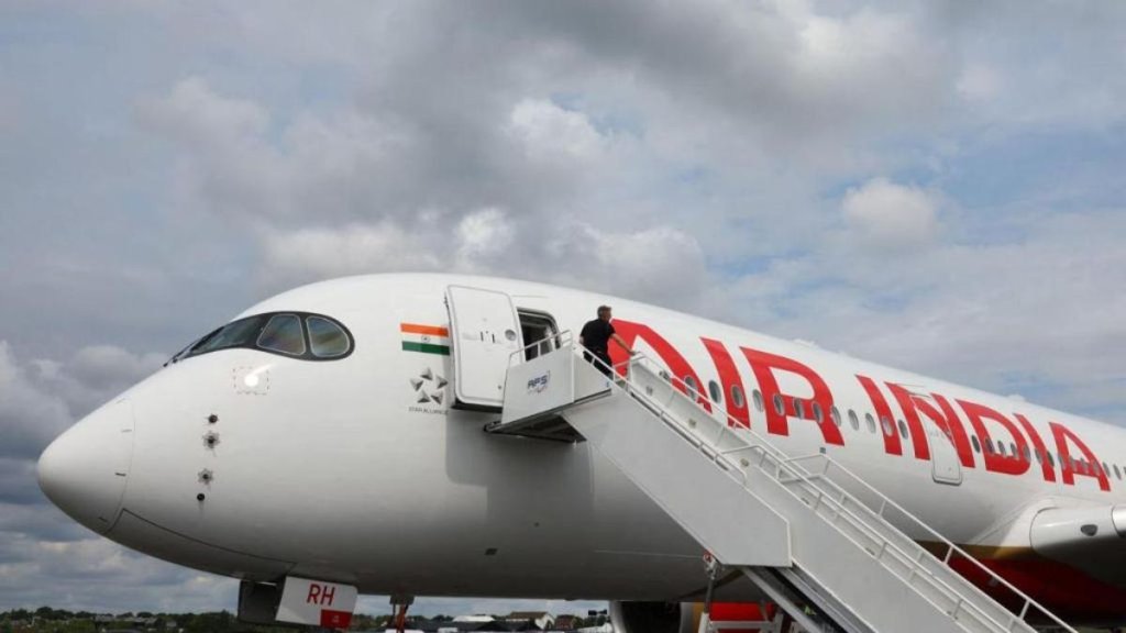 Air India, Air India Pilot Viral Audio, Air India hongkong flight