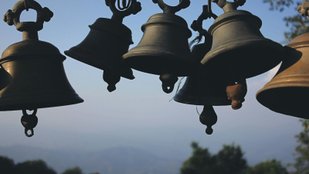 Benefits of ringing a bell during prayer