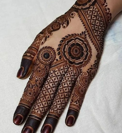 Celebrate Divine Grace with These Easy Mehndi Designs for Ganga Dussehra
