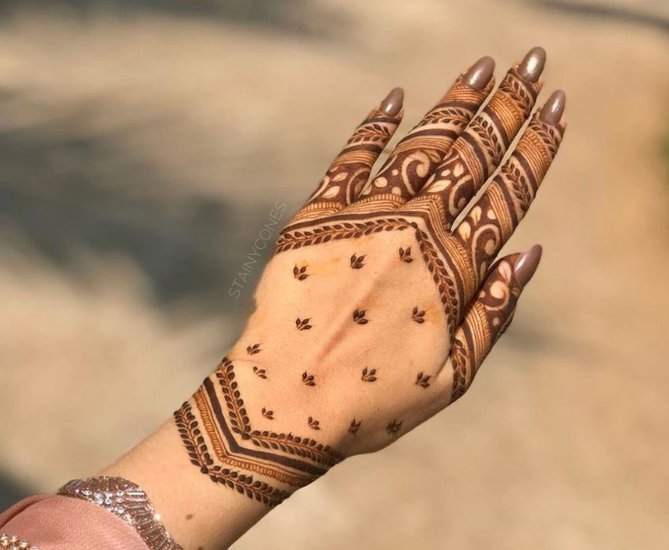 Celebrate Sawan 2025 with These Beautiful and Trendy Mehndi Designs