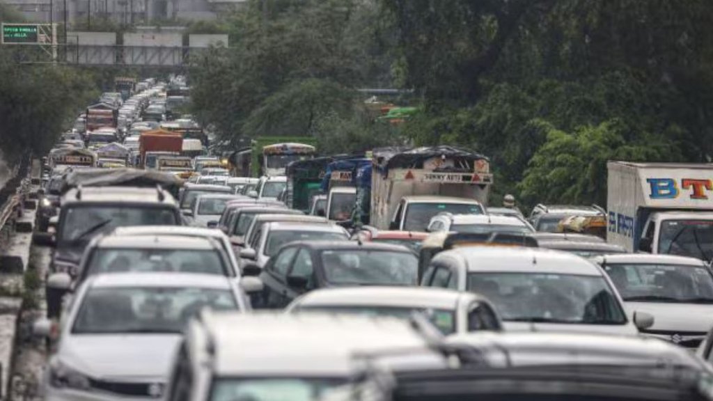 Delhi old vehicle ban, No petrol diesel old cars, July 1 fuel ban Delhi