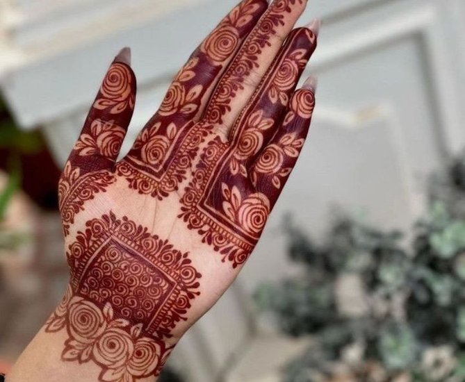 Discover the Charm of Soft and Classy Mehndi Patterns