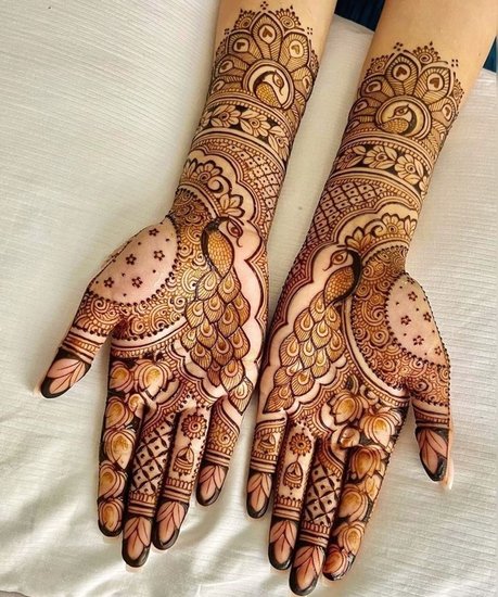 Feel Like a Queen with These Traditional yet Royal Mehndi Designs
