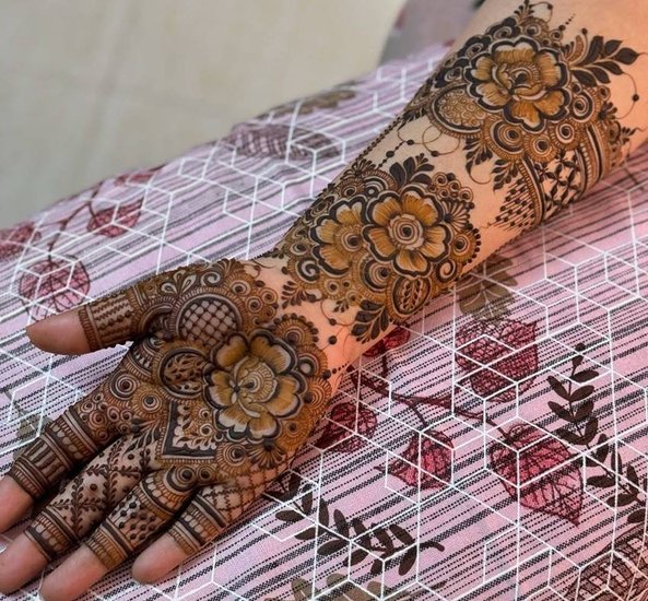 Minimal Mehndi designs