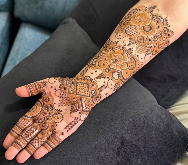 How to apply Mehndi quickly for festive Season