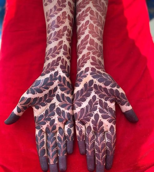 Simple and stylish Mehndi for festive Season celebration