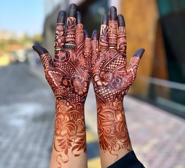 Simple festive Season Mehndi