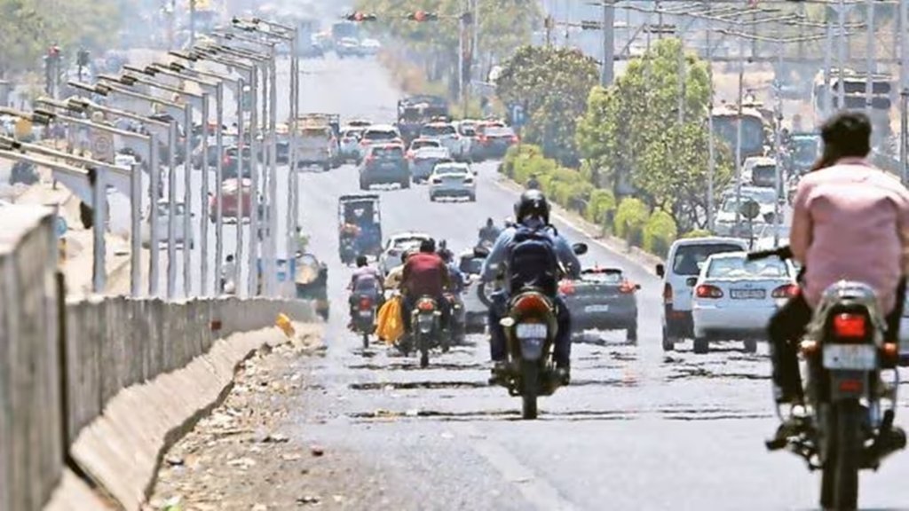 Dwarka Expressway rule, road safety measures, service lane use, traffic police order