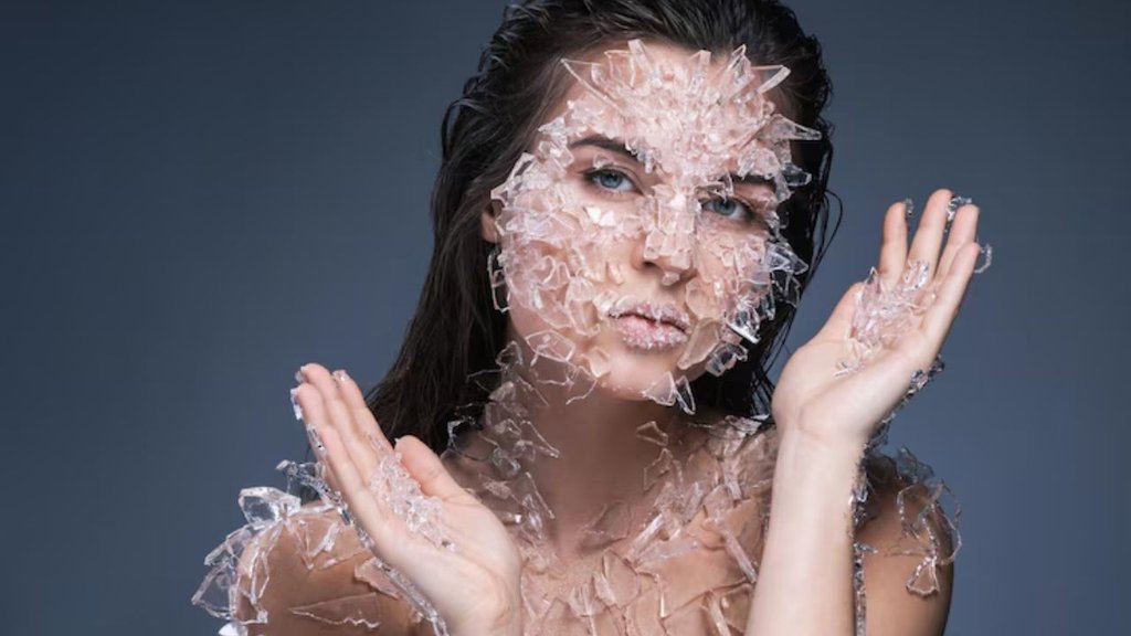 ice on face | Ice Facial Benefits | Benefits of applying ice on face in summer
