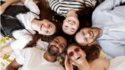 International Joke Day 2025: हर साल 1 जुलाई को क्यों मनाया जाता है अंतरराष्ट्रीय मजाक दिवस, इस दिन पर दोस्तों को हंसाने के लिए यहां से चुनकर भेजें मजेदार जोक्स