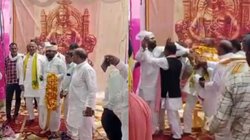 VIDEO: पहले नेता जी के गले में पहनाई माला, फिर जड़े थप्पड़; OP राजभर ने अखिलेश यादव को ठहराया जिम्मेदार