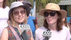 कश्मीर में पटरी पर लौट रहा पर्यटन, घाटी में विदेशी सैलानी भी आ रहे नजर