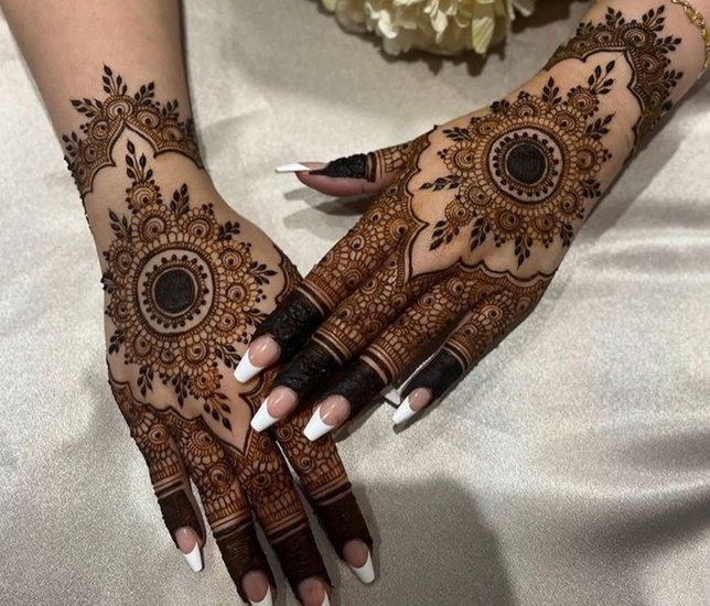Latest Mehndi patterns 2025