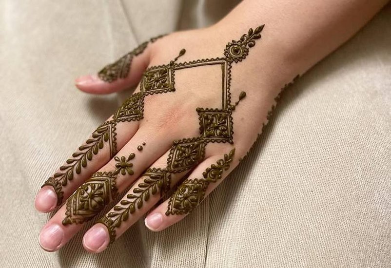 office girls mehndi