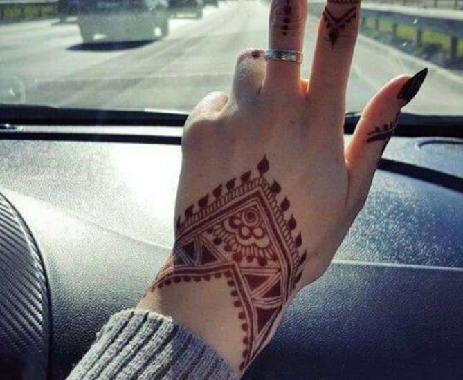 Minimal Mehndi for a Maximum Style with Western Wear